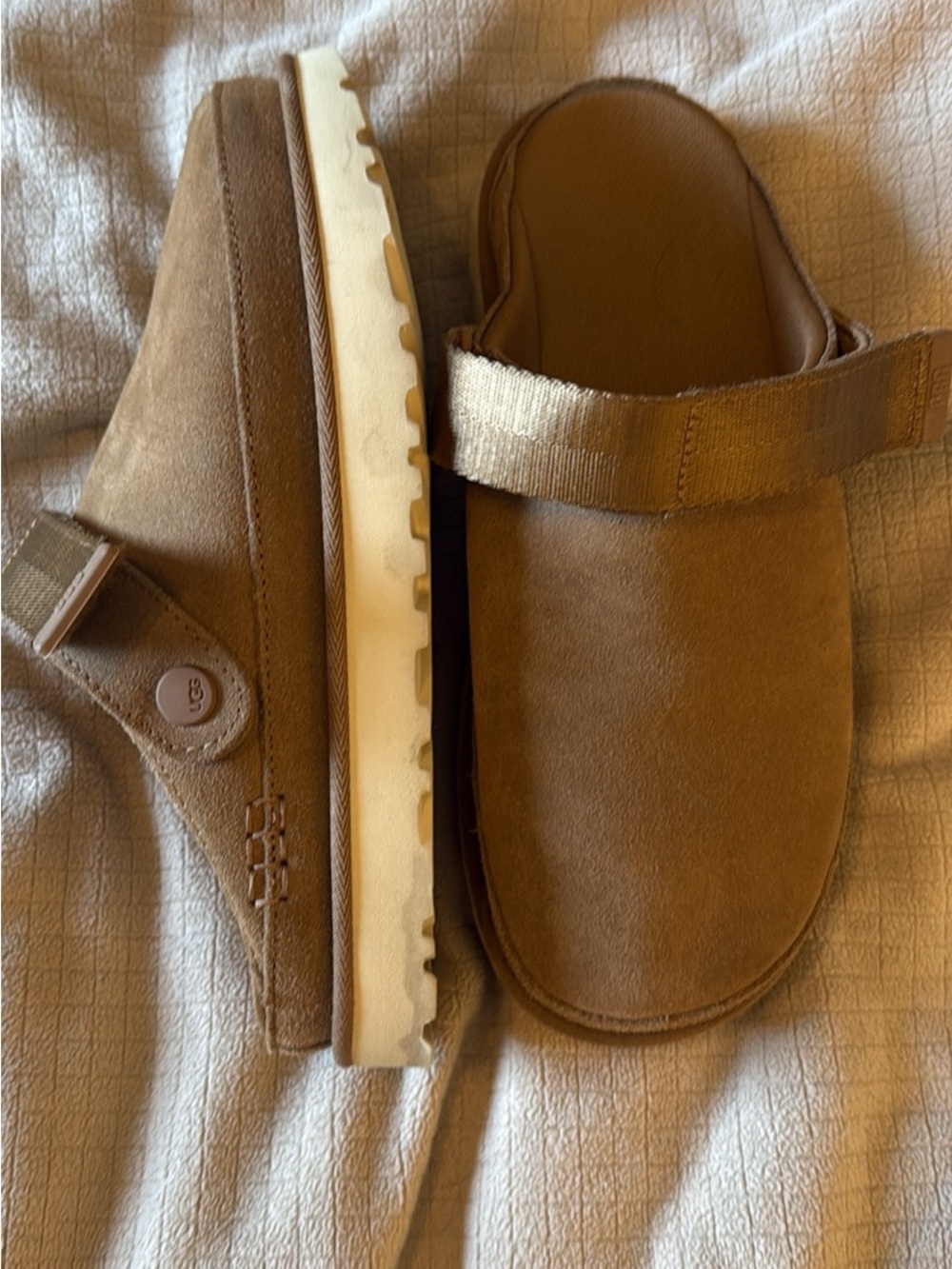 UGG Goldenstar Clog - Chestnut
